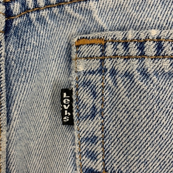 VINTAGE LEVIS BLACK TAG RAW HEM BUTTON FLY HIGH RISE SHORTS SIZE 11 JR - Picture 3 of 5